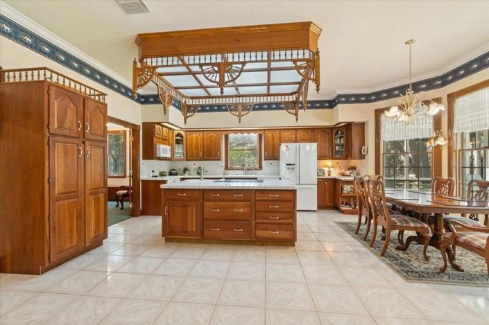 Image No.17-5 Bed Property for sale