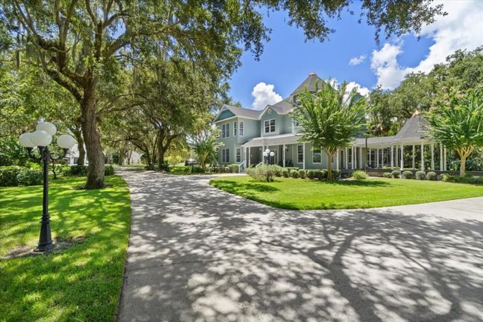 Image No.2-5 Bed Property for sale