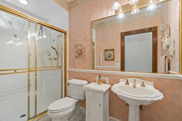 Image No.26-5 Bed Property for sale