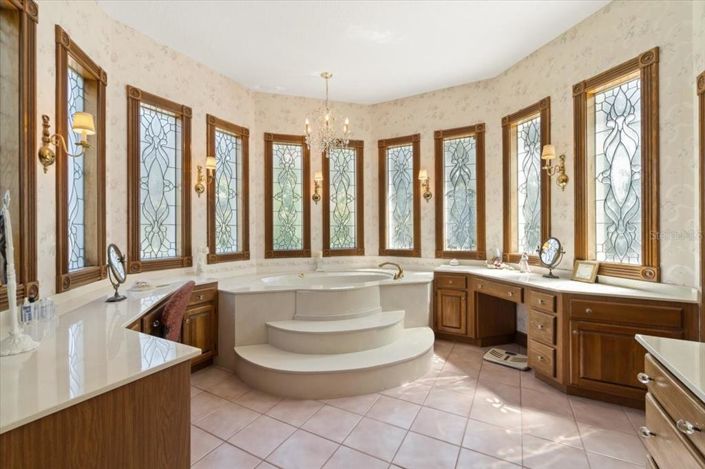 Image No.36-5 Bed Property for sale