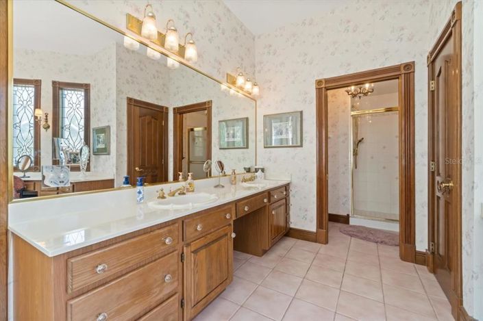 Image No.37-5 Bed Property for sale