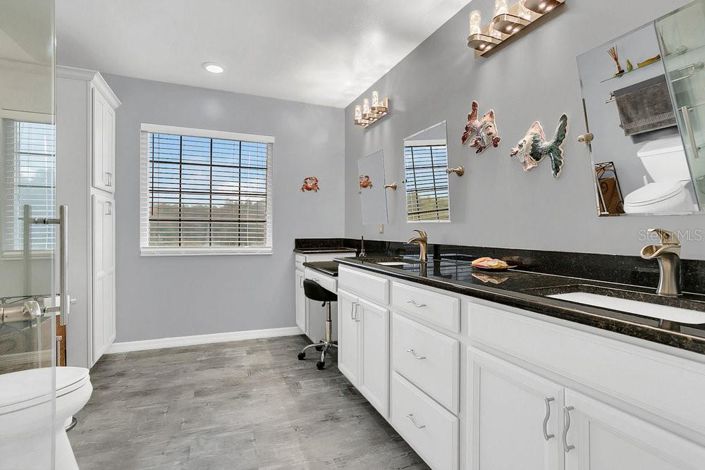 Image No.25-4 Bed Property for sale