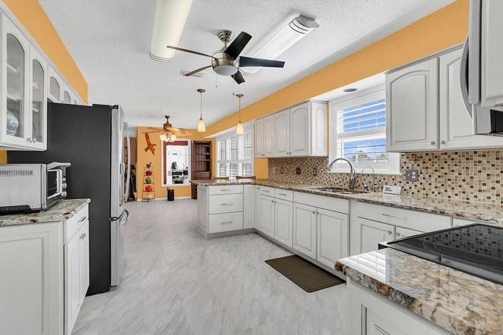 Image No.43-4 Bed Property for sale