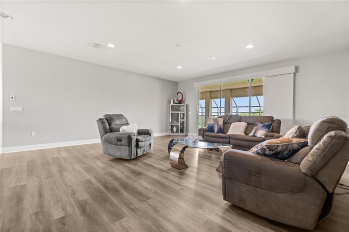 Image No.30-5 Bed Property for sale