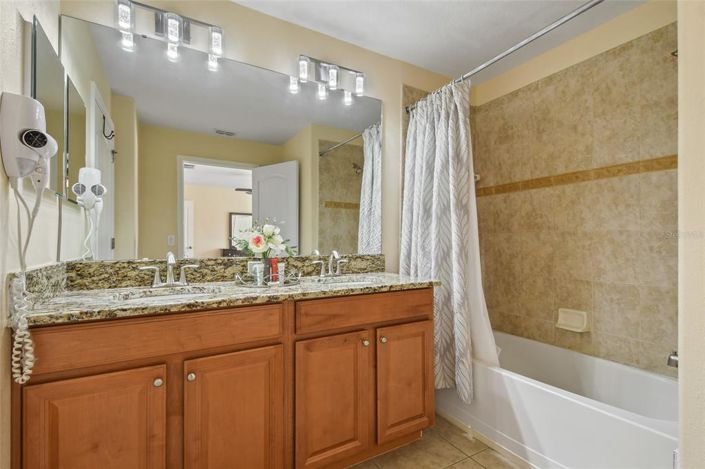 Image No.14-4 Bed Townhouse for sale