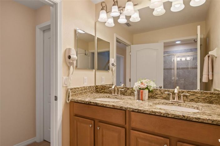 Image No.17-4 Bed Townhouse for sale