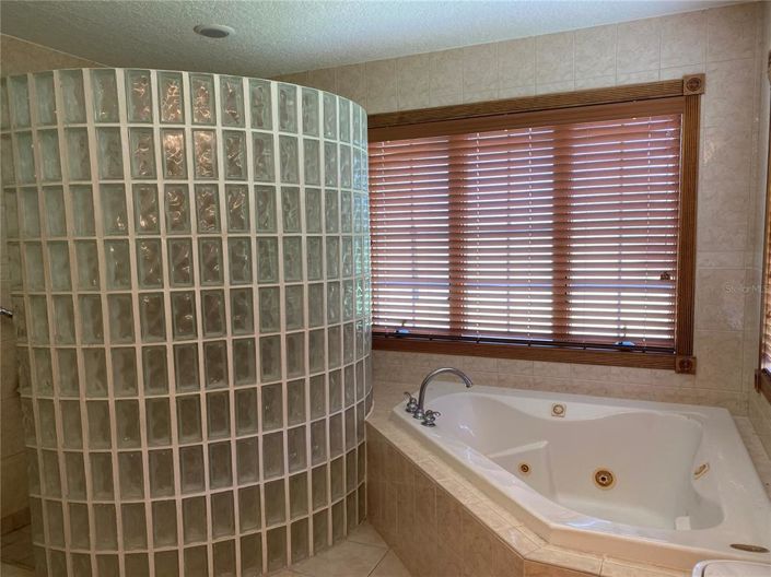 Image No.17-3 Bed Property for sale