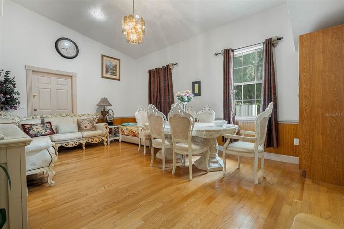 Image No.12-5 Bed Property for sale