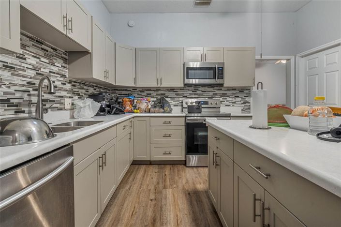 Image No.22-5 Bed Property for sale