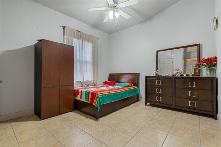 Image No.24-5 Bed Property for sale