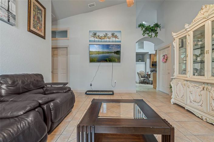 Image No.7-5 Bed Property for sale