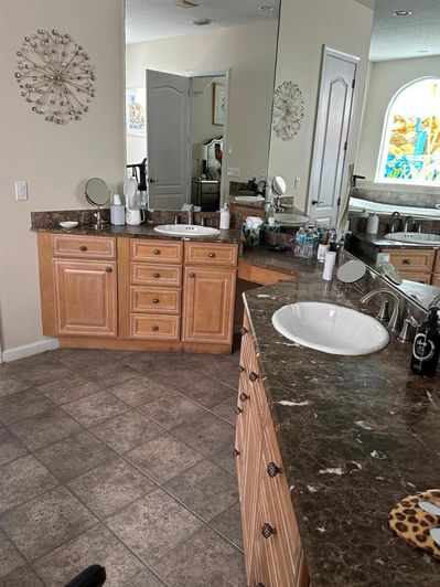 Image No.17-4 Bed Property for sale