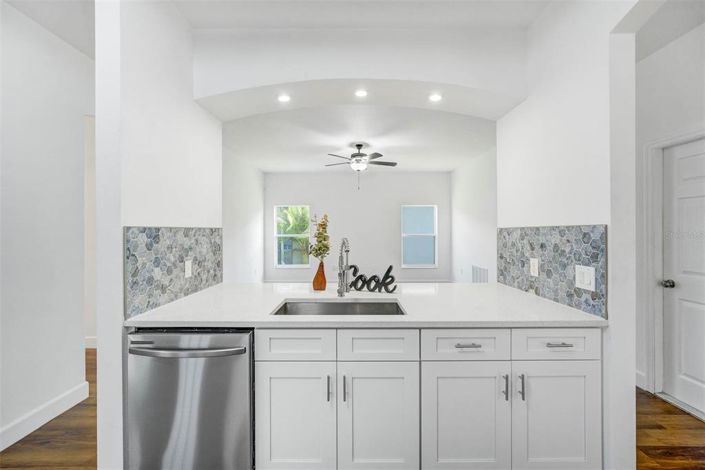 Image No.9-4 Bed Property for sale