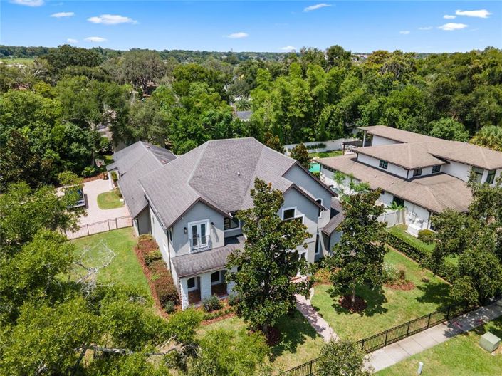 Image No.12-6 Bed Property for sale