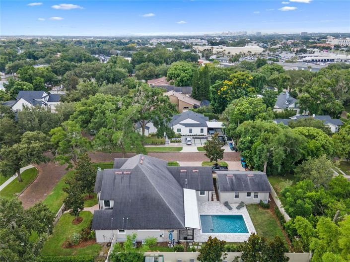 Image No.16-6 Bed Property for sale