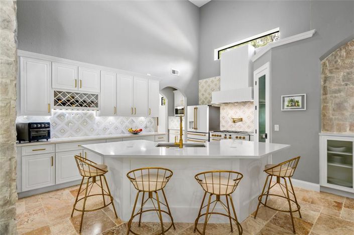 Image No.42-6 Bed Property for sale