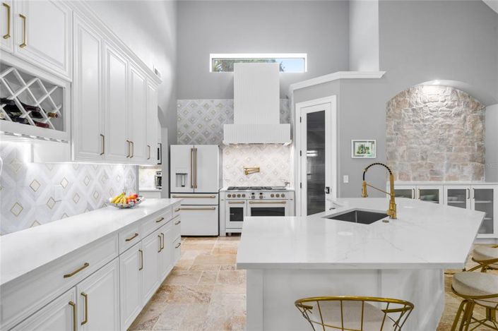 Image No.43-6 Bed Property for sale