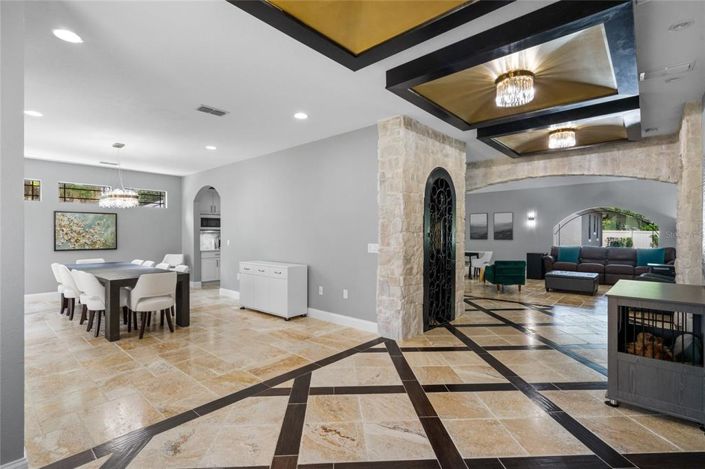 Image No.50-6 Bed Property for sale