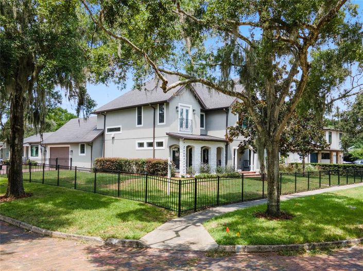 Image No.8-6 Bed Property for sale