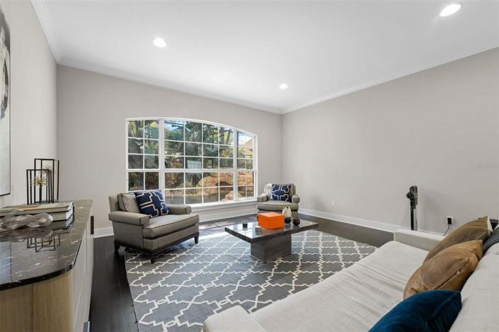 Image No.11-5 Bed Property for sale