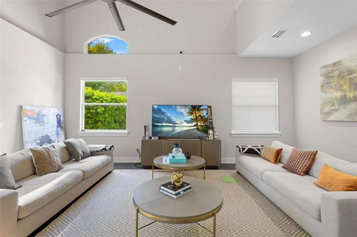 Image No.12-5 Bed Property for sale