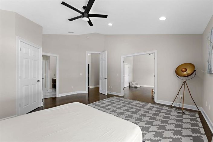 Image No.17-5 Bed Property for sale