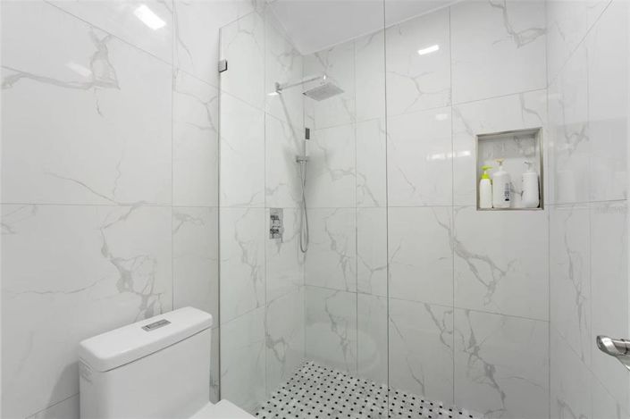 Image No.26-5 Bed Property for sale