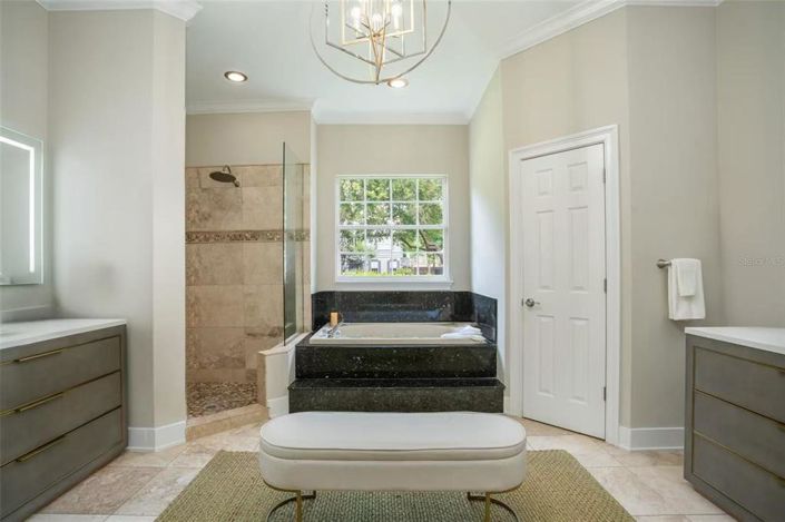 Image No.35-5 Bed Property for sale