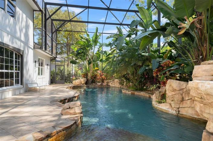 Image No.40-5 Bed Property for sale