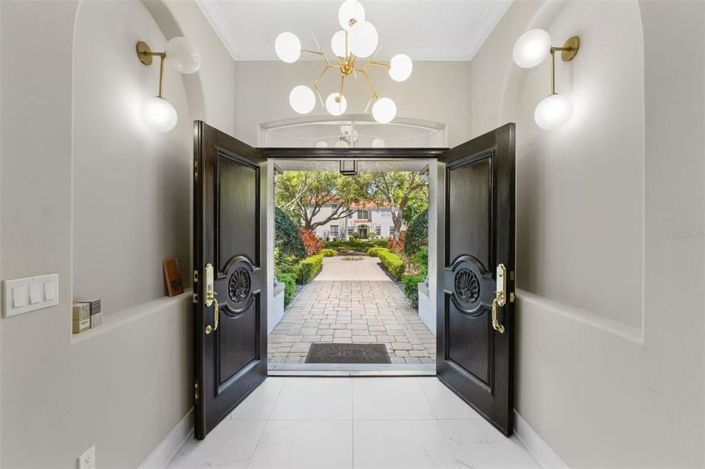 Image No.5-5 Bed Property for sale