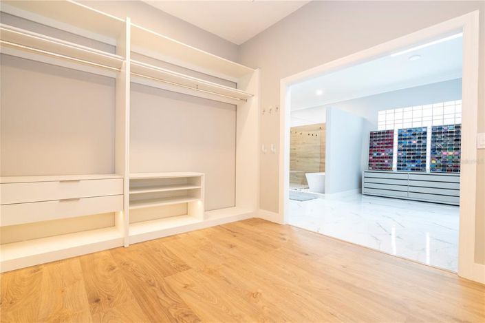 Image No.83-4 Bed Property for sale