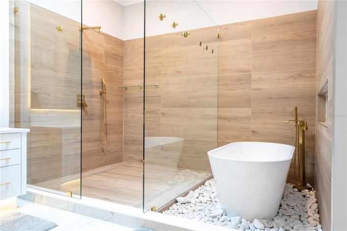 Image No.84-4 Bed Property for sale