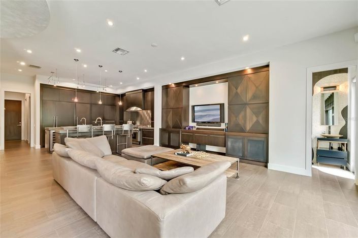 Image No.11-4 Bed Property for sale