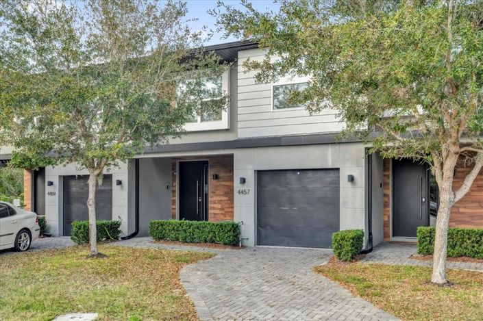 Image No.1-4 Bed Townhouse for sale