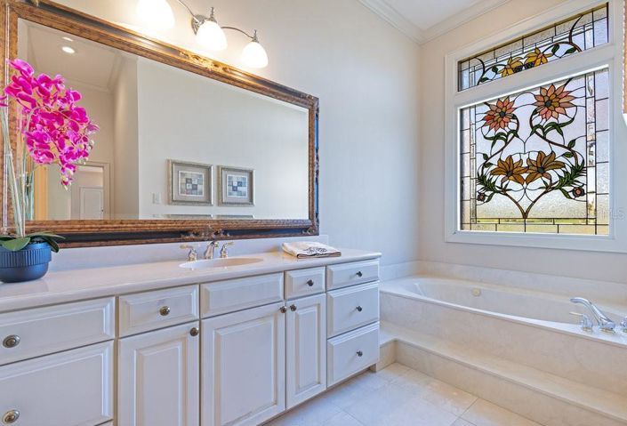 Image No.27-4 Bed Property for sale