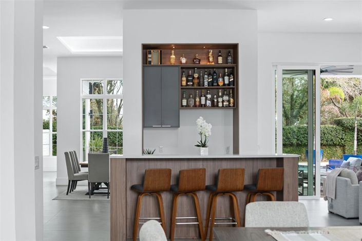 Image No.27-5 Bed Property for sale