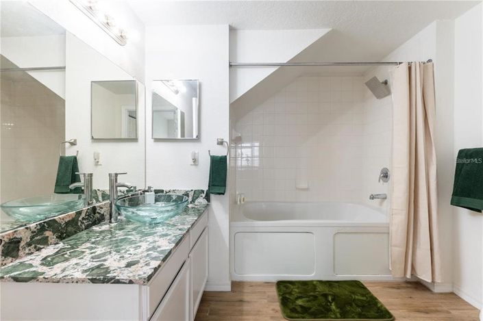 Image No.23-3 Bed Townhouse for sale