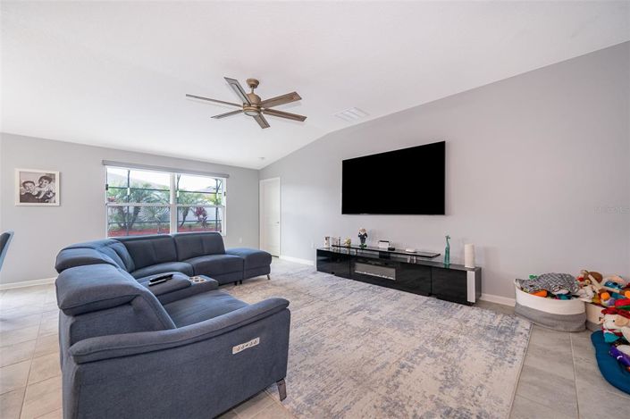 Image No.9-Propriété de 4 chambres à vendre à Kissimmee