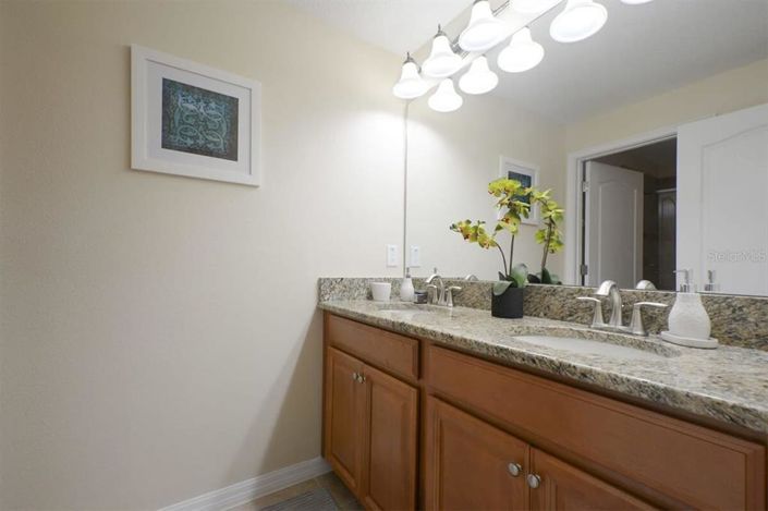 Image No.15-4 Bed Townhouse for sale