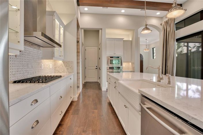 Image No.10-3 Bed Property for sale