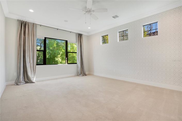 Image No.19-3 Bed Property for sale