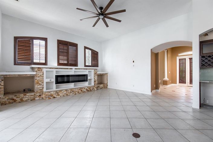 Image No.11-5 Bed Property for sale