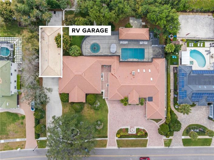 Image No.10-6 Bed Property for sale