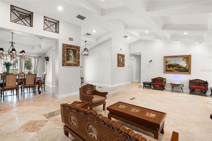 Image No.13-6 Bed Property for sale