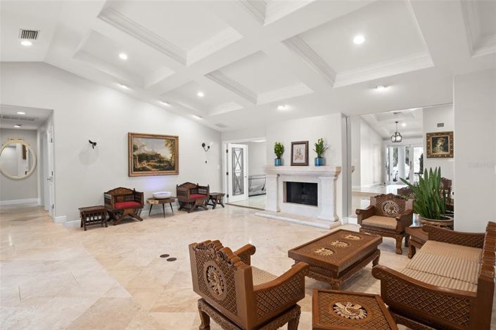 Image No.14-6 Bed Property for sale