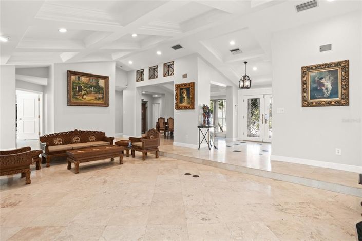 Image No.15-6 Bed Property for sale