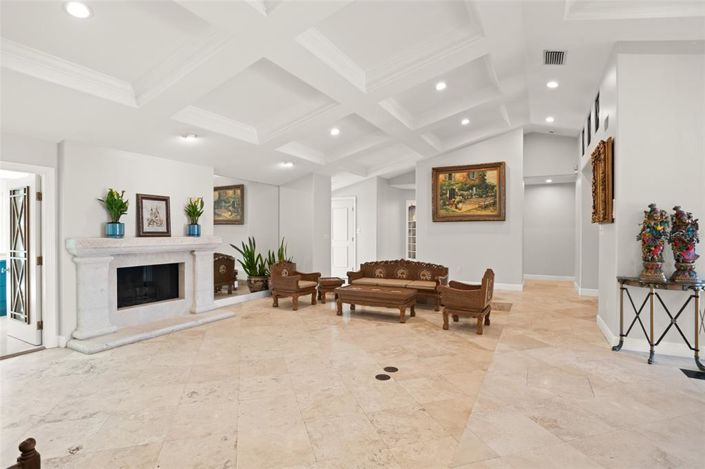 Image No.16-6 Bed Property for sale