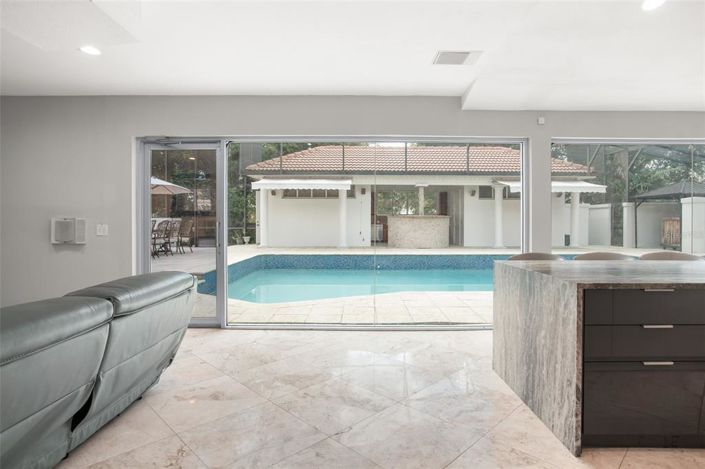 Image No.32-6 Bed Property for sale