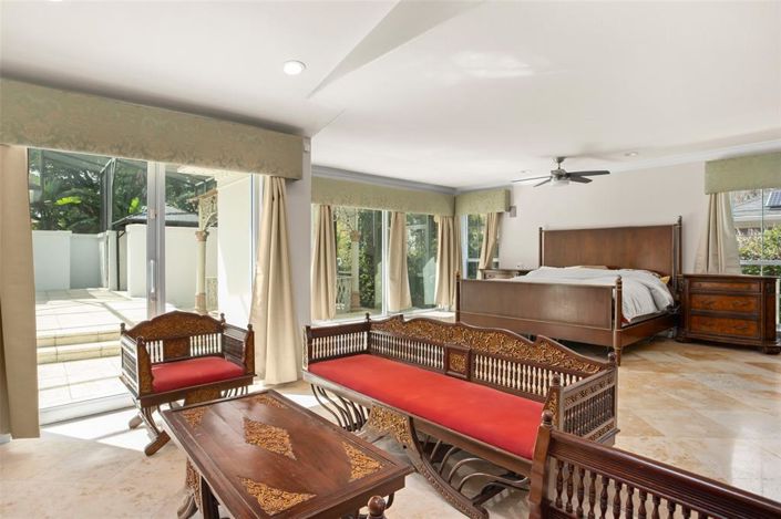 Image No.36-6 Bed Property for sale