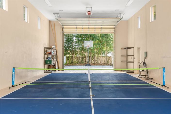 Image No.86-6 Bed Property for sale